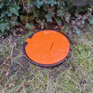 Pokrywa studzienki poboru wody – pomarańczowa (FIND) – PEŁNA - AQUABIN